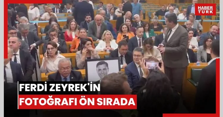 FERDİ ZEYREK İN FOTOĞRAFI ÖN SIRADA