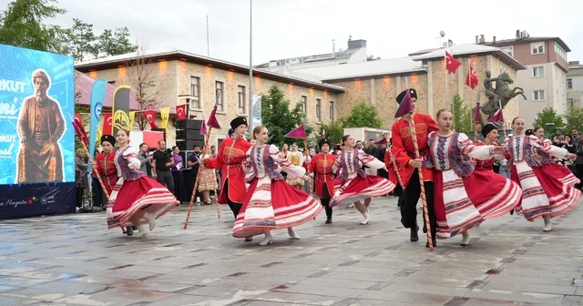 Dede Korkut Şölenleri nde halk dansları ve müzik gösterileri ilgi gördü Bayburt Haberleri Habertürk Yerel Haberler