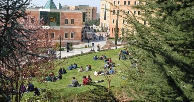 Yeditepe Üniversitesi nden ayet yazılı pankart ın kapatılmasına ilişkin açıklama