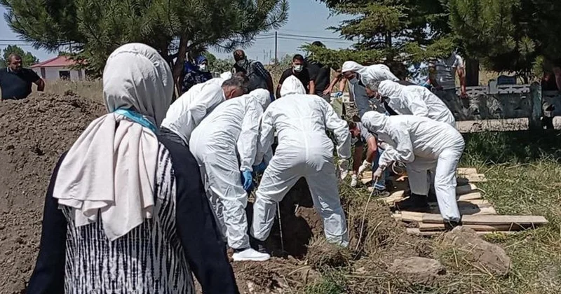Kene tutunması sonucu ölen Dursun Almamış, KKKA tedbirleri alınarak defnedildi