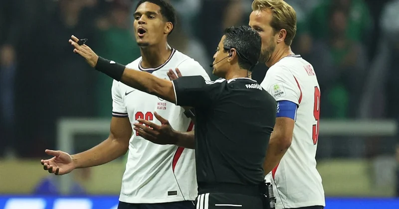 İngiliz futbolcuya 2 maç ceza Sözcü Gazetesi