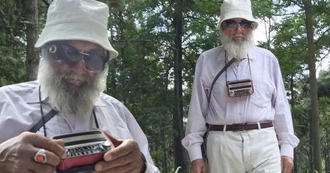 Sait dede teknolojiyi reddetti! Ne televizyonu var ne de telefonu: Tek dostunu yanından ayırmıyor