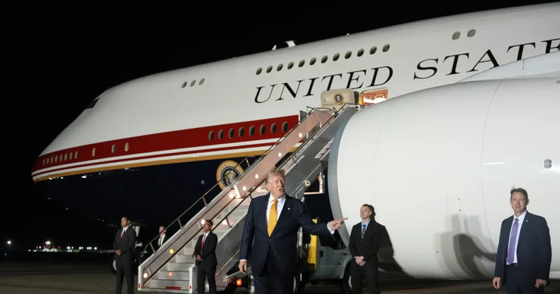 ABD Başkanı Trump tan Ankara dönüşü beklenmedik uçak değişikliği Dış Haberler