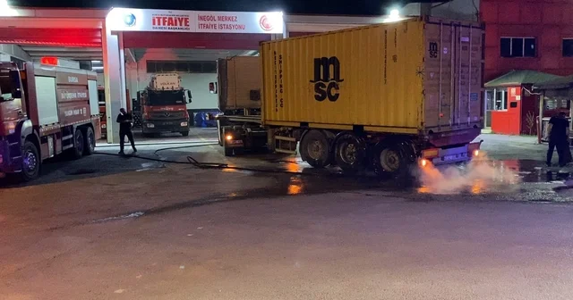 Bursa da yanan TIR ı 10 kilometre kullanıp itfaiyeye ulaştırdı Bursa Haberleri Habertürk Yerel Haberler
