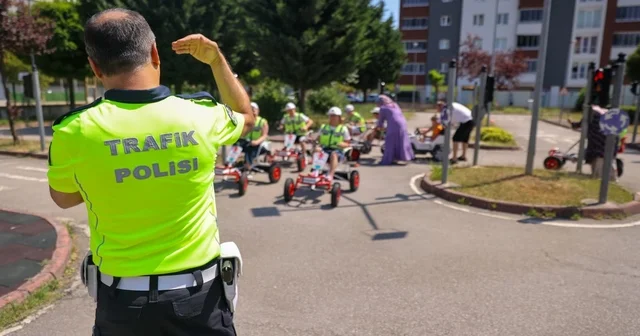 Down sendromlu çocuklara uygulamalı trafik eğitimi İlkadım Belediye Başkanı İhsan Kurnaz: Her çocuğumuzun güvenli bir geleceğe hazırlanması için eğitimde fırsat eşitliğini önemsiyoruz Samsun Haberleri Habertürk Yerel Haberler