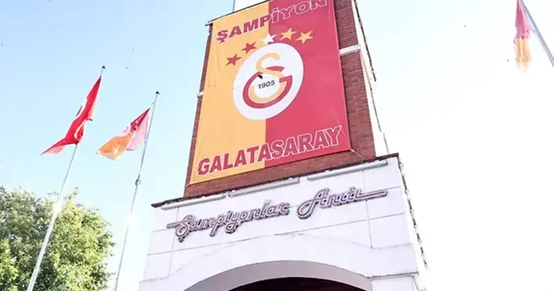 Büyükçekmece Şampiyonlar Anıtı nda Galatasaray bayrağı göndere çekildi