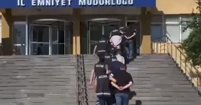 Kayseri de sigara kaçakçılarına operasyon: 4 gözaltı Operasyonlarda, 250 bin adet makaron ve 20 bin adet kaçak sigara ele geçirildi Kayseri Haberleri Habertürk Yerel Haberler