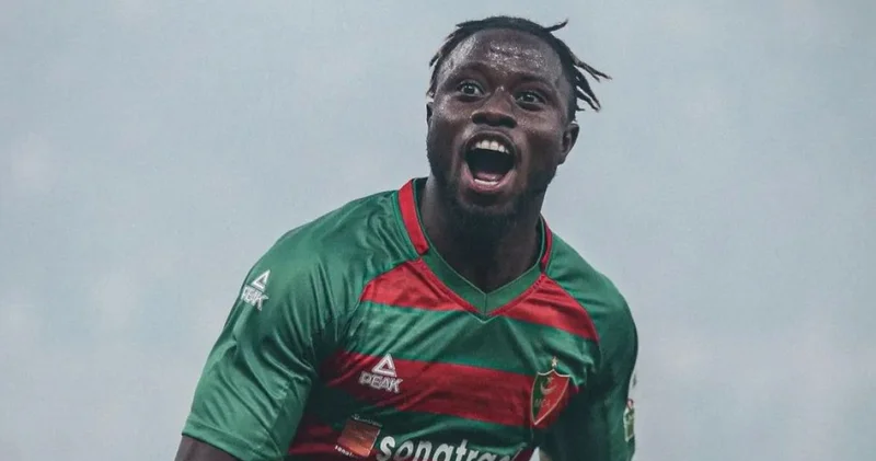 Beşiktaş a Gineli santrfor: Mohamed Saliou Bangoura