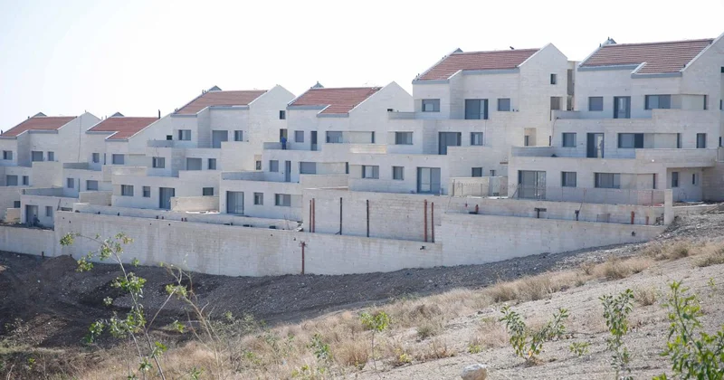 İşgalci İsrail, Doğu Kudüs te 627 yeni yasa dışı yerleşim konutu için ihale açtı