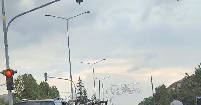 Trafikte tartıştığı kişilerin saldırısına uğrayacağını öne süren sürücü aracıyla kaçtı Erzurum Haberleri Habertürk Yerel Haberler