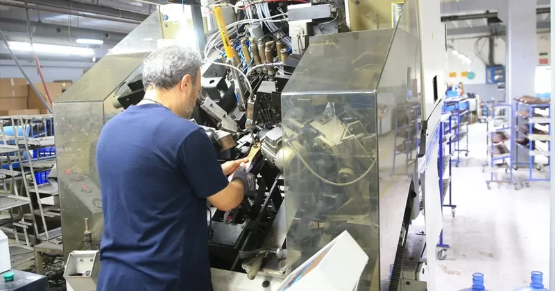 Ayakkabı üretiminde yapay zeka devrimi: 10 kat daha fazla üretim!