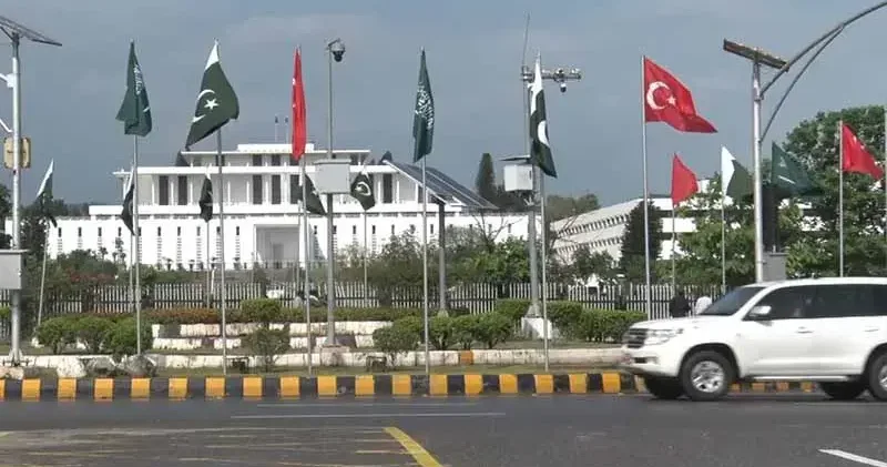 Pakistan, Mekke Ortak Savunma Anlaşması nı kutluyor; sokaklar Türkiye ve Suudi Arabistan bayraklarıyla süslendi