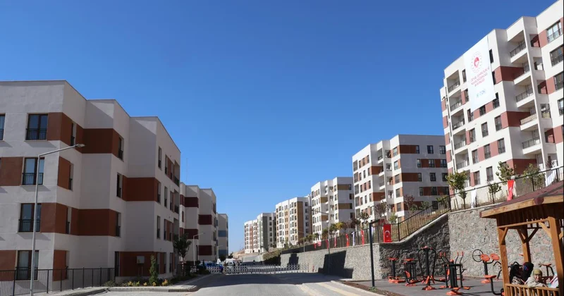 Balıkesir de depremlerin ardından 305 konut ve 1 iş yeri, yarın sahiplerine teslim edilecek