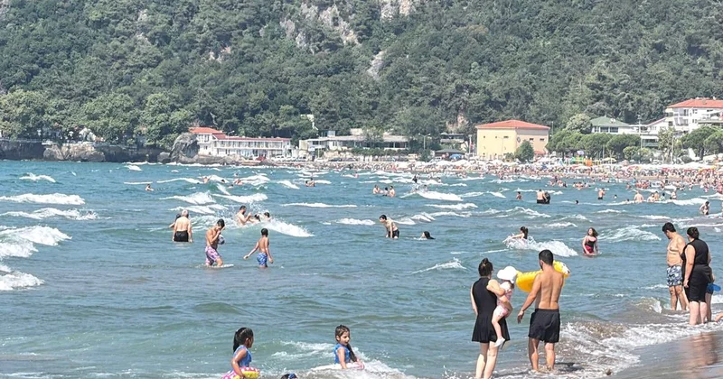 Bartın da Kuvvetli Rüzgar Denizi Yasakladı