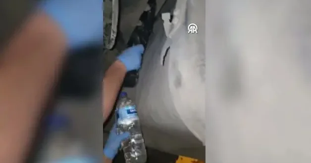 Hatay da durdurulan tırın dorsesinden çıkan silahlar ekipleri şaşırttı