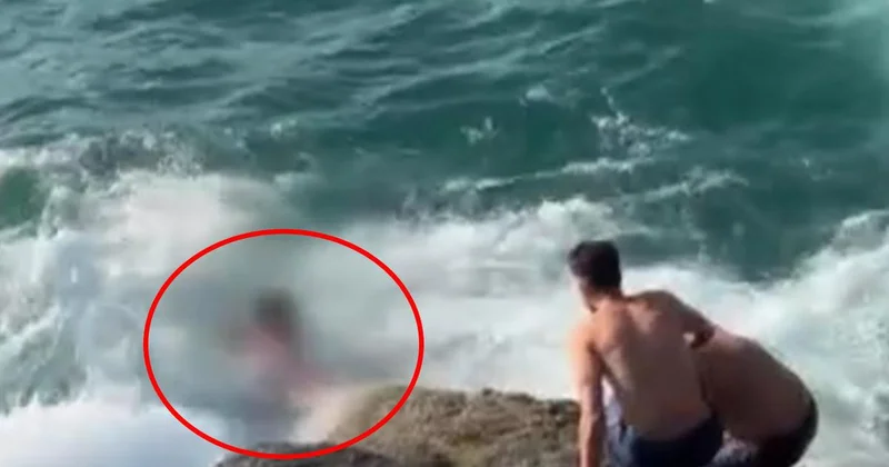 Karaburun da Boğulma Tehlikesi: Korku Dolu Anlar Kamerada