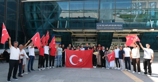 Avrupa üçüncüsü Afal Erzincan da coşkuyla karşılandı Erzincan Haberleri Habertürk Yerel Haberler