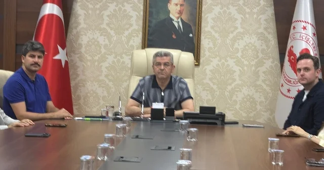 Artvin Valisi Ergün den Hopa daki şüpheli cisim ile ilgili açıklama: Endişe edilecek bir durum yok, yol yeniden trafiğe açıldı Artvin Haberleri Habertürk Yerel Haberler