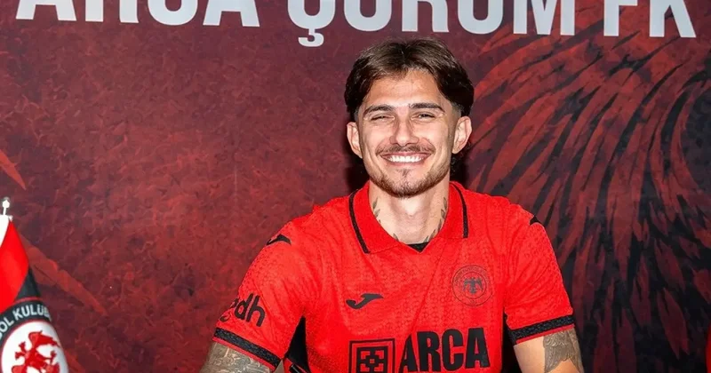 Başakşehir den ayrılan Berat Özdemir, Süper Lig in yeni ekibine imza attı
