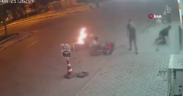 İki motosiklet kafa kafaya çarpıştı, ortalık can pazarına döndü