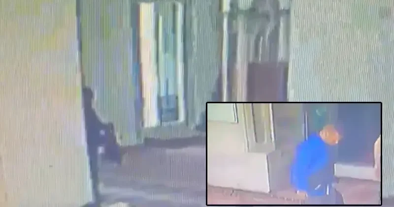 Fatih te camide 450 bin TL nin bulunduğu çantanın çalındığı anlar kamerada