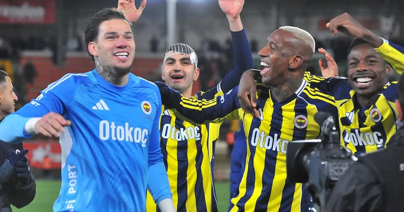Yıldız futbolcu İstanbul u terk edecek mi? Sürpriz mesaj Sözcü Gazetesi
