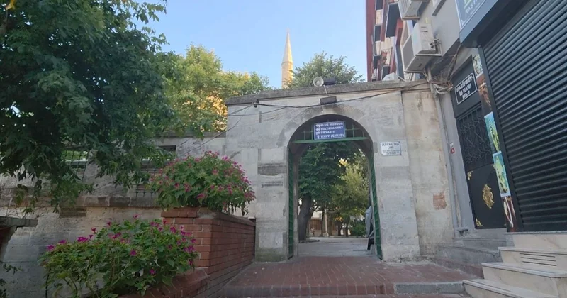 Cami Namazında Çanta Hırsızlığı