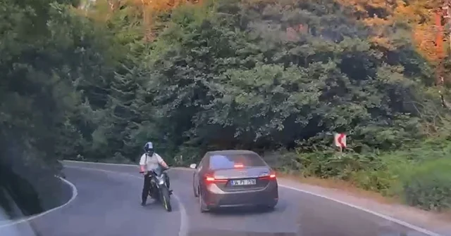 Motosikletin otomobile çarptığı kaza, araç içi kamerasında Bolu Haberleri Habertürk Yerel Haberler