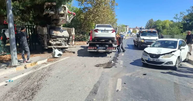 Sancaktepe’de beton pompa aracı karşı şeride geçerek 3 araca çarptı: 5 yaralı