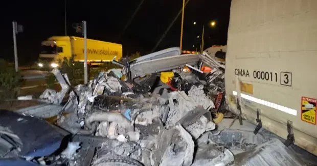 Bursa haberleri Bursa da zincirleme kaza! 1 ölü, 7 yaralı 09 Eylül 2026