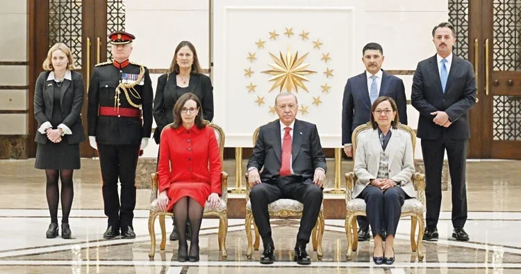 Beş elçiden güven mektubu
