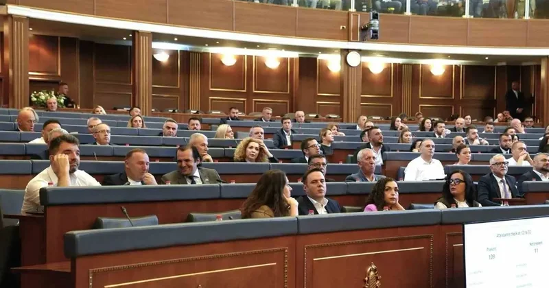 Kosova’da meclis başkanı yeniden Albulena Haxhiu oldu