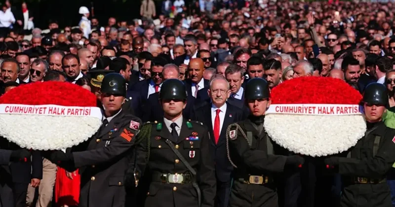 CHP nin kuruluş yıl dönümü! Kılıçdaroğlu Anıtkabir e çıktı, o isim de ön safta