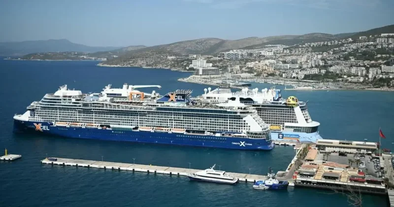 Kuşadası na 2 kruvaziyerle 7 bin 818 turist geldi