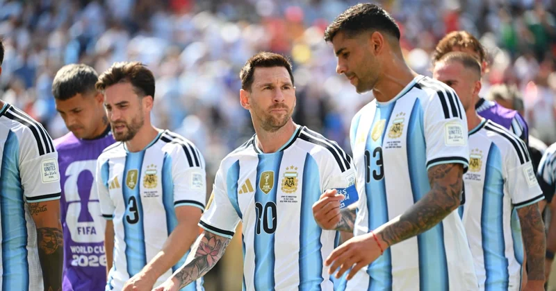 Yeni dönem başlıyor! Messi sonrası Arjantin in yeni kaptanı belli oldu Sözcü Gazetesi