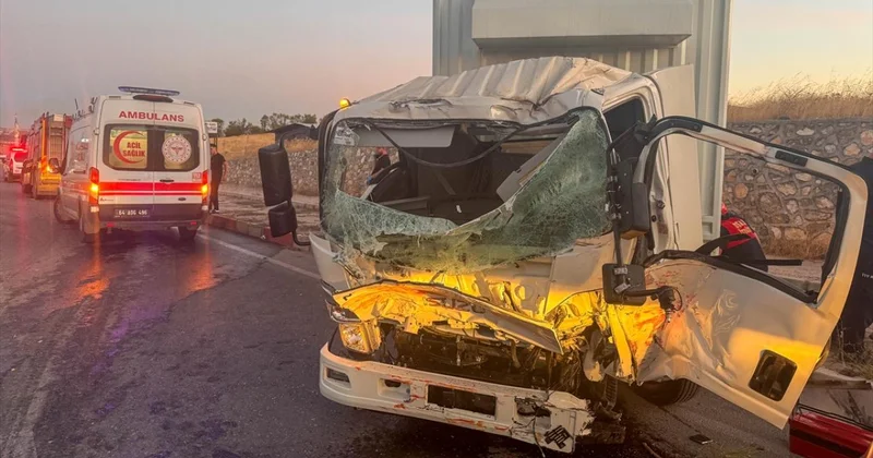 Uşak ta itfaiye aracı ve kamyon çarpıştı: 1 ölü, 2 yaralı