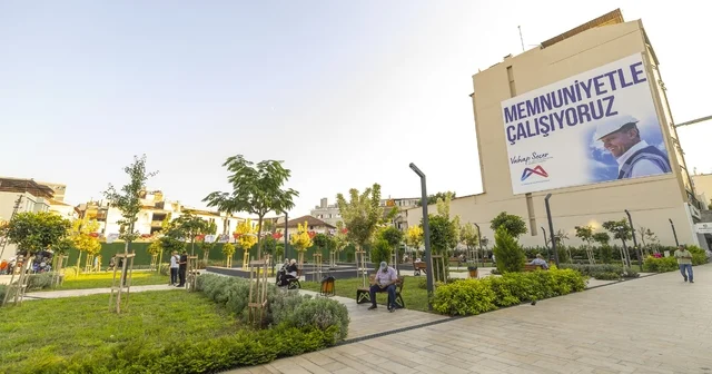 Mersin de Kırmızı Lacivert Kent Meydanı çarşıya nefes aldırdı Mersin Haberleri Habertürk Yerel Haberler