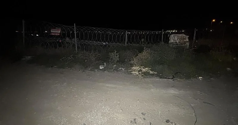 Adana Sarıçam da otoyol kenarında çürümüş erkek cesedi bulundu