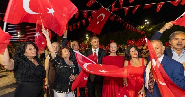 Kurtuluşun 104 üncü yıl coşkusu 9 Eylül Resepsiyonu ile başladı Başkan Tugay: 104 yıllık mirasa çalışarak sahip çıkacağız İzmir Haberleri Habertürk Yerel Haberler