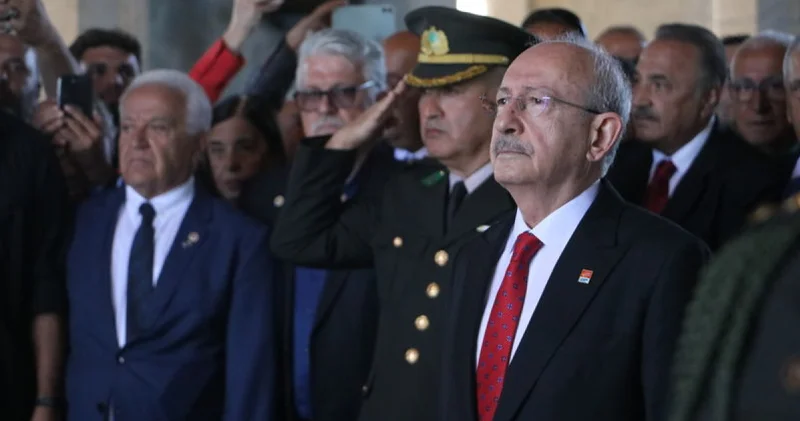 Kılıçdaroğlu, CHP nin 103 üncü kuruluş yıl dönümünde Anıtkabir i ziyaret etti Son dakika haberleri