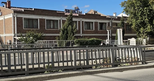 Ünlü iş adamının kaldığı otel odasında skandal Çanakkale de 2 erkek çocukla otel odasında uygunsuz halde bulunduğu iddia edilen akaryakıt istasyonu sahibi iş adamı tutuklandı Çanakkale Haberleri Habertürk Yerel Haberler