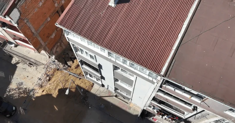 İstanbul da korku dolu anlar! Kayma meydana gelen 4 katlı bina tahliye edildi Sözcü Gazetesi