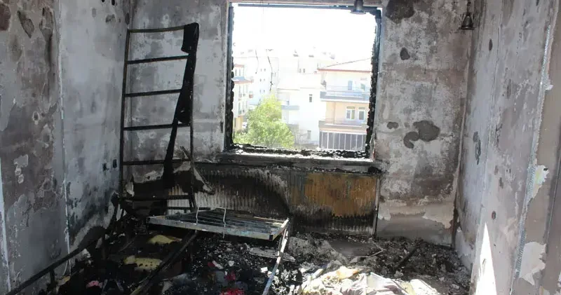 2 yaşındaki çocuk çakmakla oynarken evi yaktı