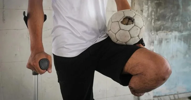 Gazze deki ampute futbolcular Adidas ı protesto ederek ürünlerini boykot çağrısı yaptı