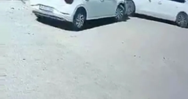 Önce park halindeki araca, ardından duvara çarptı