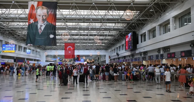 İstanbul ve Antalya Havalimanlarında tarihi yoğunluk! 81,7 milyon yolcu seyahat etti