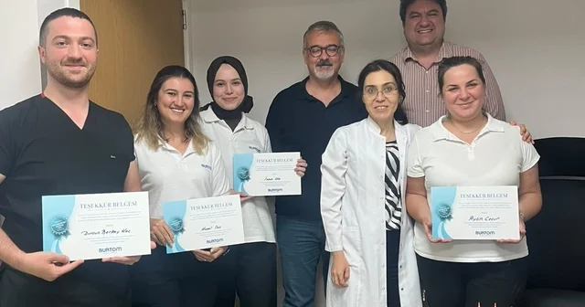 Burtom Sağlık Grubu dan fizyoterapistlere teşekkür Dünya fizyoterapistler günü kutlandı Hareketin iyileşmeye dönüştüğü yerde onların imzası var Bursa Haberleri Habertürk Yerel Haberler