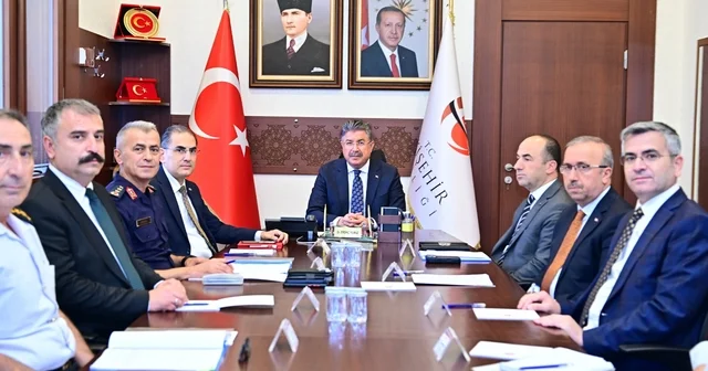 Eskişehir de Eğitim ve Öğretim Yılı Okul Güvenliği ve İl Yürütme Kurulu Toplantısı yapıldı Vali Dr. Erdinç Yılmaz; Çocukların güvenliği eğitim ve öğretim sürecinin en önemli unsurlarından biridir Eskişehir Haberleri Habertürk Yerel Haberler