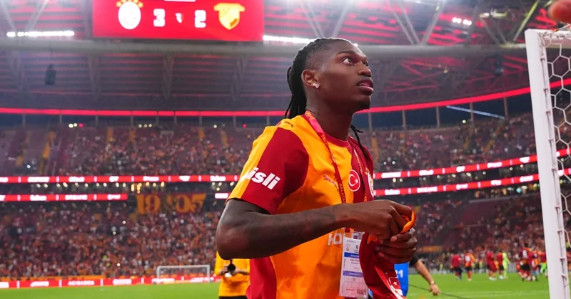 Galatasaray da eksikler 11 i bozdu! Okan Buruk tan şaşırtıcı Leao planı Sözcü Gazetesi