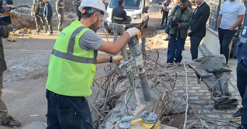 Maltepe de 3 katı çöken binadan incelenmek üzere örnekler alındı